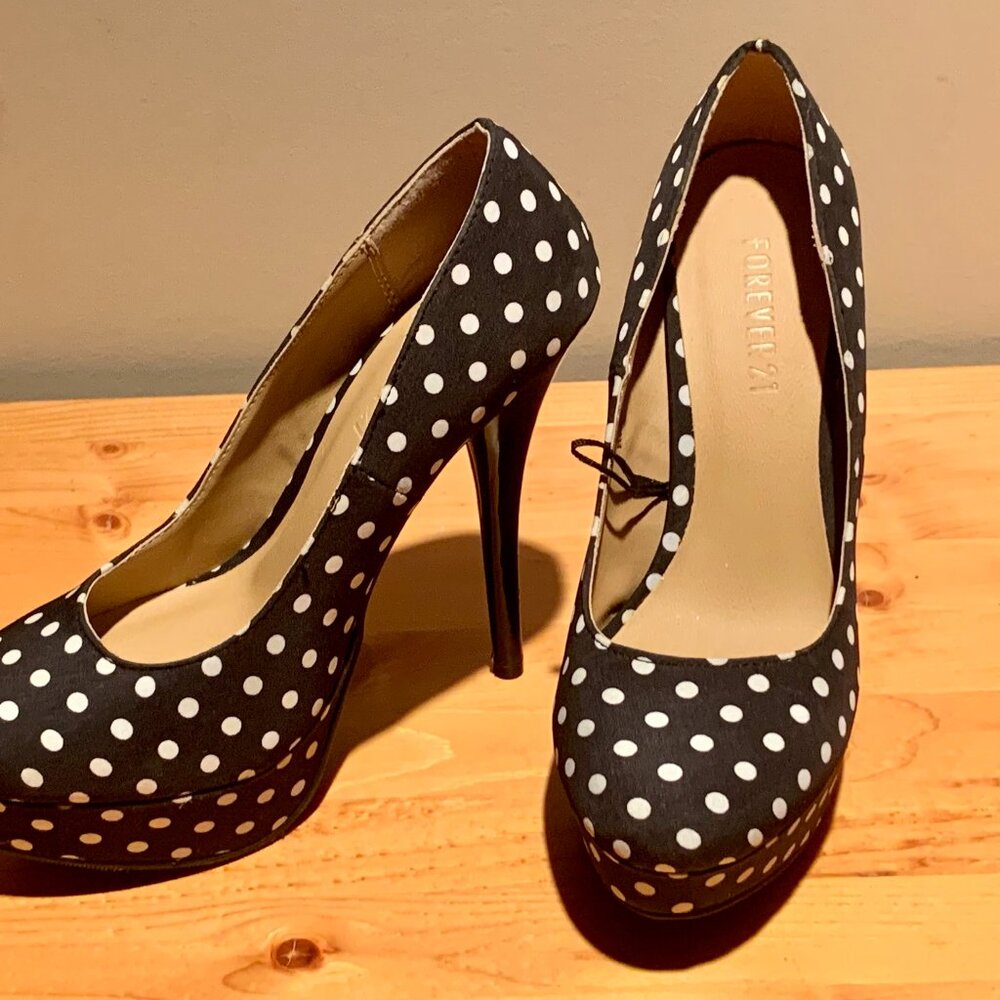 blue & white platform pumps, size 6